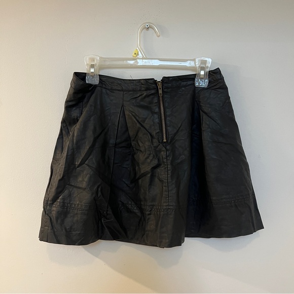đź–¤Black, faux leather skirt, forever 21 (mini skirt, circle skirt, medium skirt) - Picture 7 of 9
